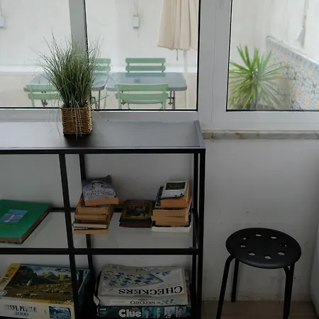 Portugal Here I - Herois De Quionga * Lisboa